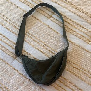 Minimal Crescent Crossbody Bag in Olive Green - Uniqlo